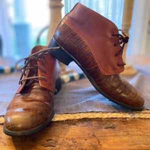 Ariat Croc Embossed Leather Lace Up Booties in Milk Chocolate‎ size 8 B